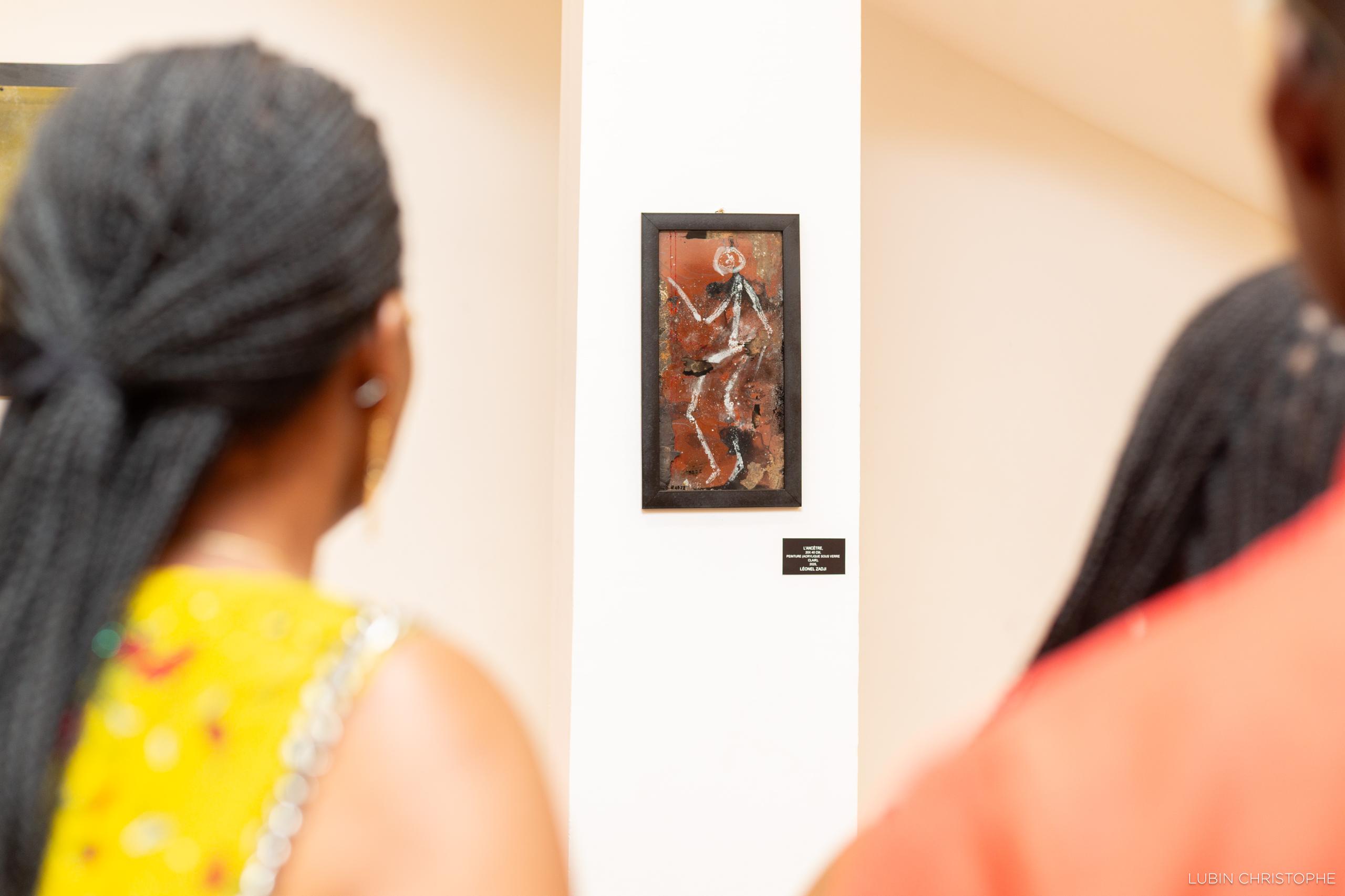 Leonel Zadji: L’alchimiste du verre qui sculpte la mémoire et la sensibilité